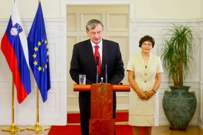 Predsednik republike dr. Danilo Türk je sprejel varuhinjo človekovih pravic dr. Zdenko Čebašek Travnik, ki mu je predala Letno poročilo Varuha človekovih pravic Republike Slovenije za leto 2010 (foto: Stanko Gruden/STA)